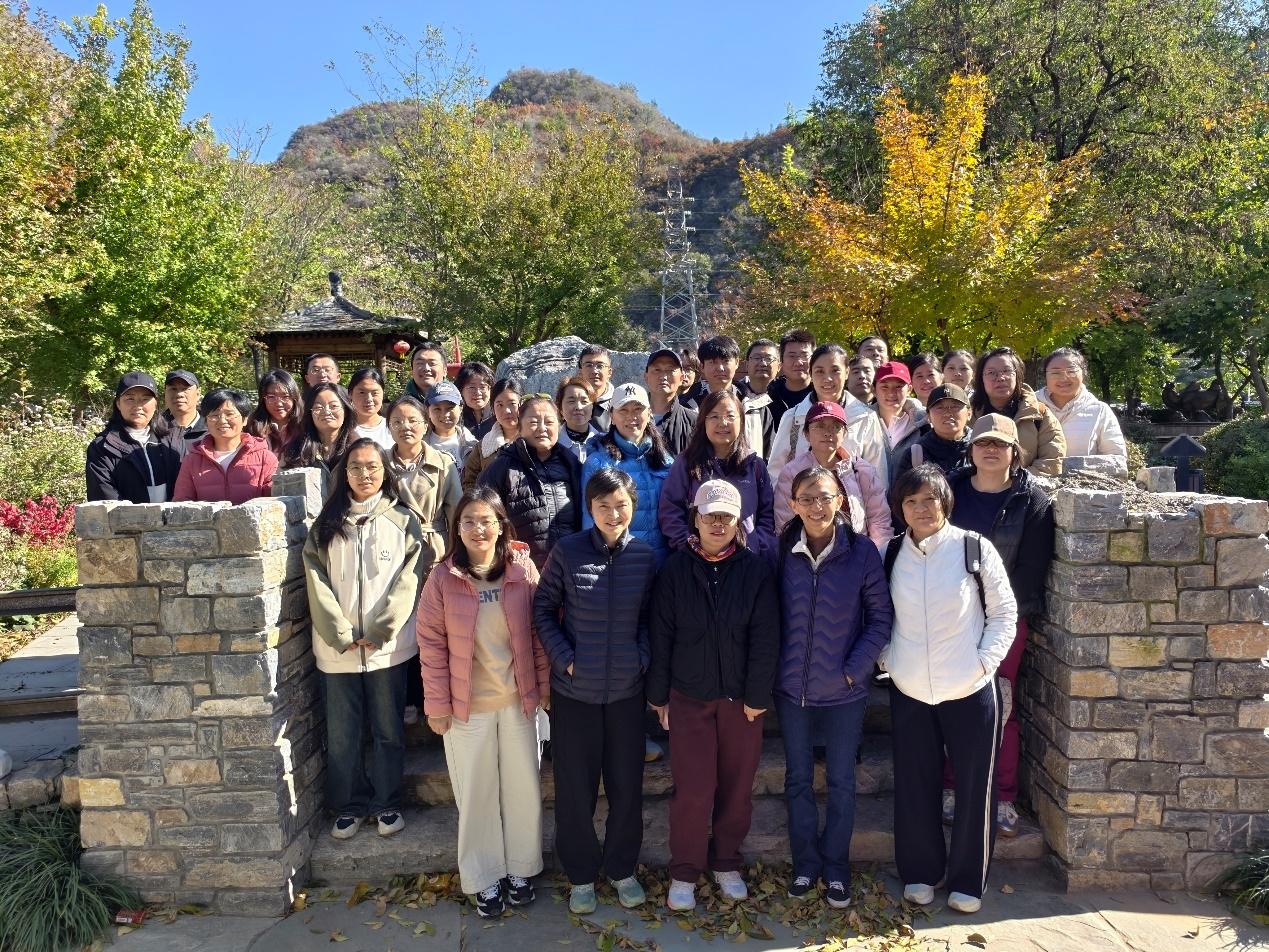 寻秋坡峰岭，乐享好时光 —公司工会组织坡峰岭秋游活动