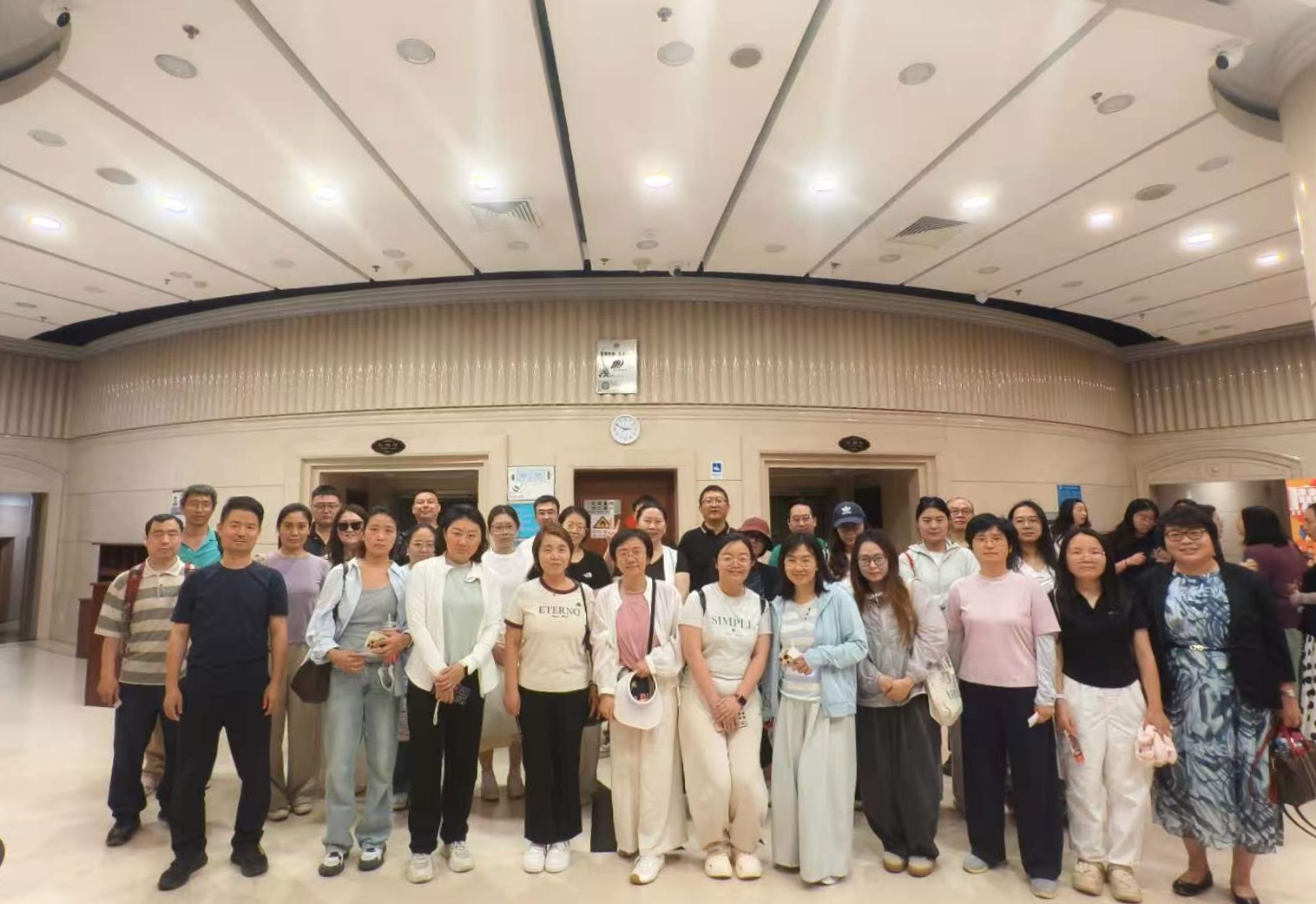观影识毒守底线 同心共筑防毒墙 —— 公司工会组织职工观看禁毒影片《猎毒行动》